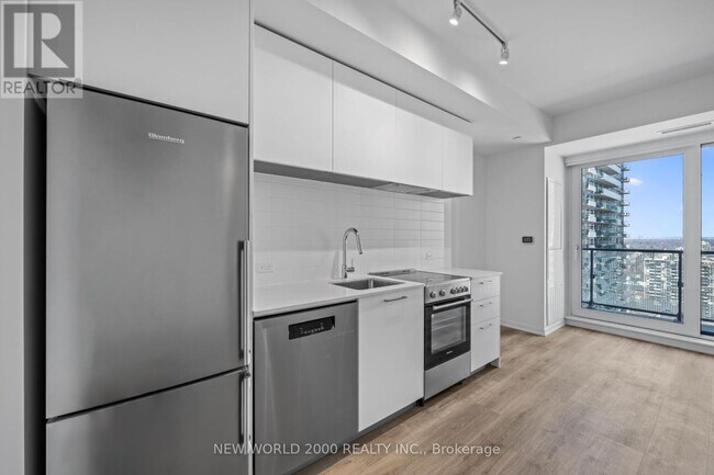 Photo du bâtiment - 101 Roehampton Ave