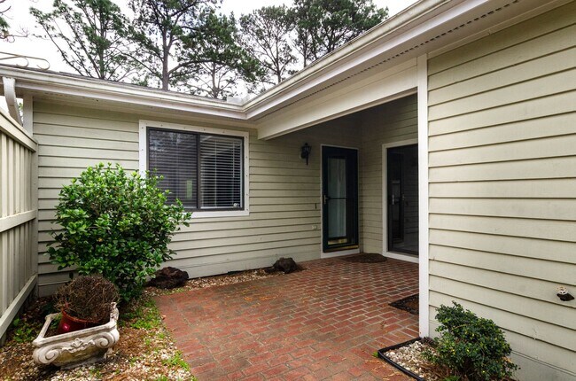Building Photo - 309 N Cardinal Dr