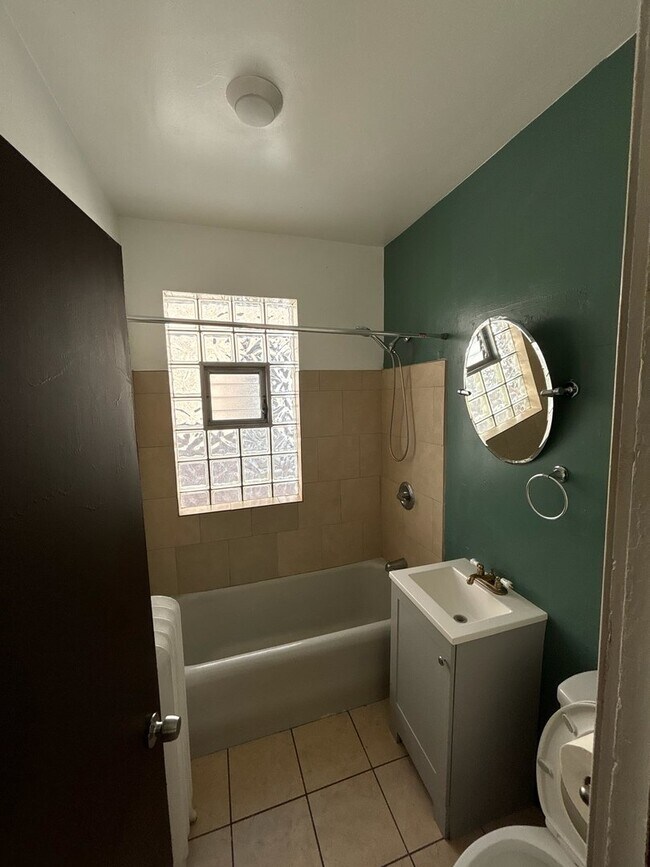 Building Photo - 1310 Maple Ave