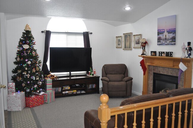 Building Photo - 948 N 700 E