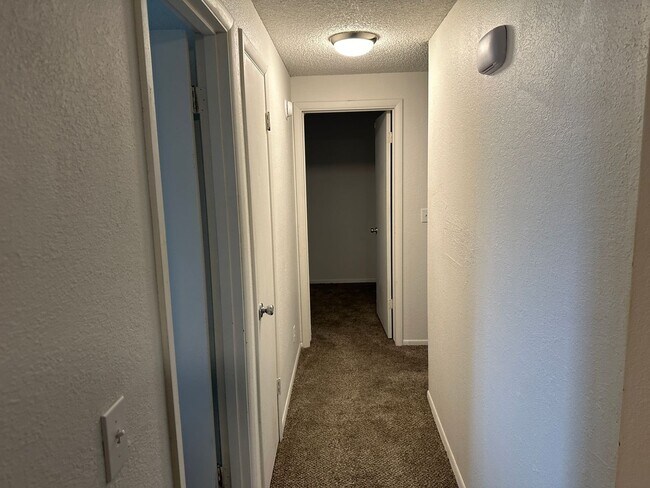 Building Photo - 105 W 12th Ave