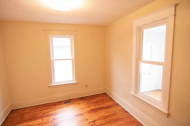 Dormitorio 2 - 1922 Jefferson St NE