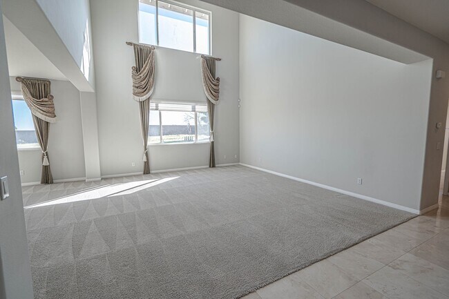 Foto del edificio - COMING SOON! Stunning 4-Bedroom Home for Rent in Palmdale!