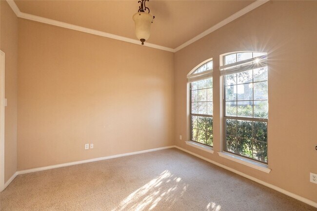 Foto del edificio - 2505 Vista Oaks Dr