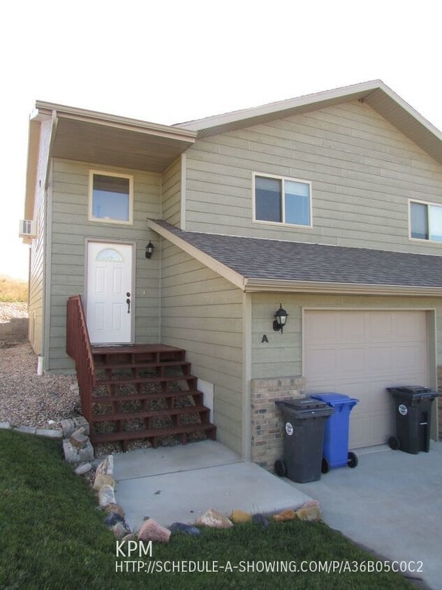 Primary Photo - 1350 E. Oakland-#B