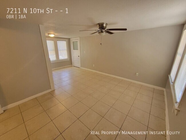 Foto del edificio - 7211 N 10th St