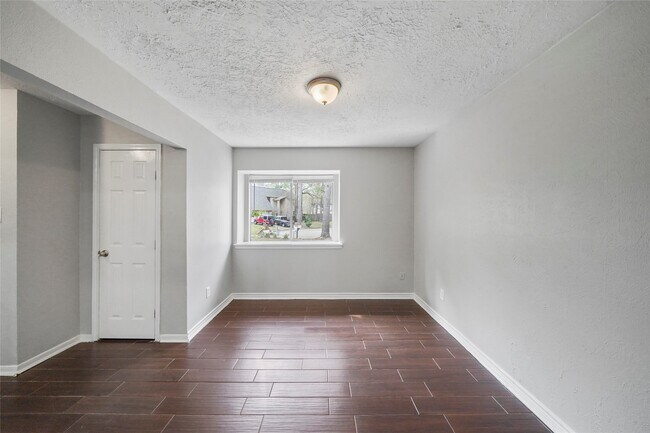 Foto del edificio - 2251 Middle Creek Dr
