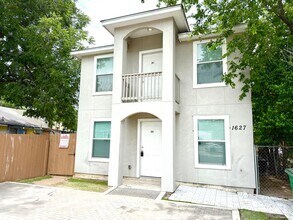 Building Photo - 1627 N Navidad St