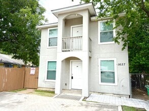 Building Photo - 1627 N Navidad St