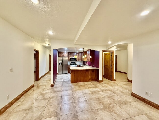 Building Photo - 6819 S Greenfield Way