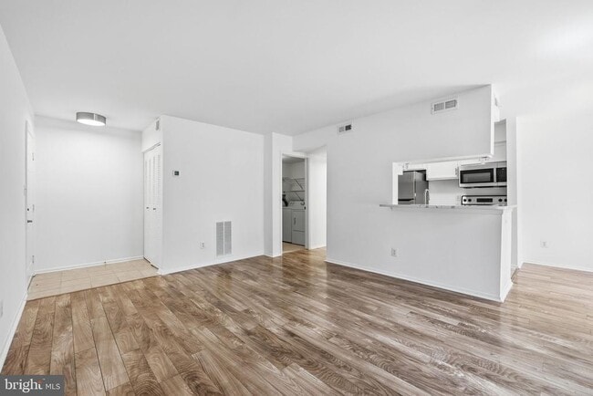 Foto del edificio - 1703 Ascot Way