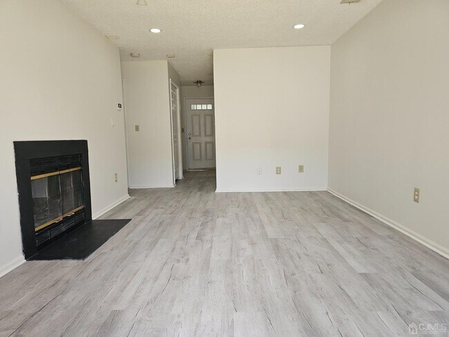 Building Photo - 45 Tanglewood Ct