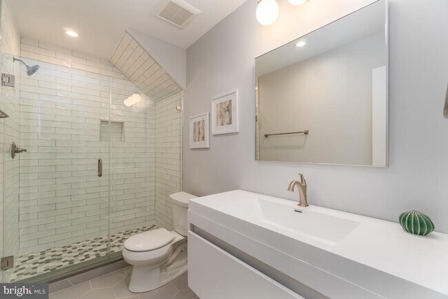 Building Photo - 2 Bruce Robey Ct NE