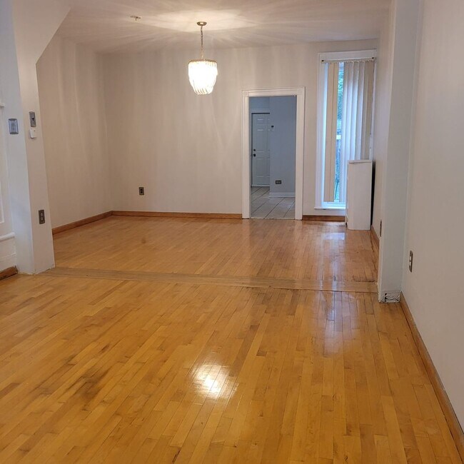 Building Photo - Now Showing!