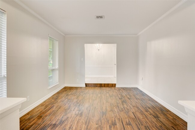 Foto del edificio - 5751 Creekbend Dr