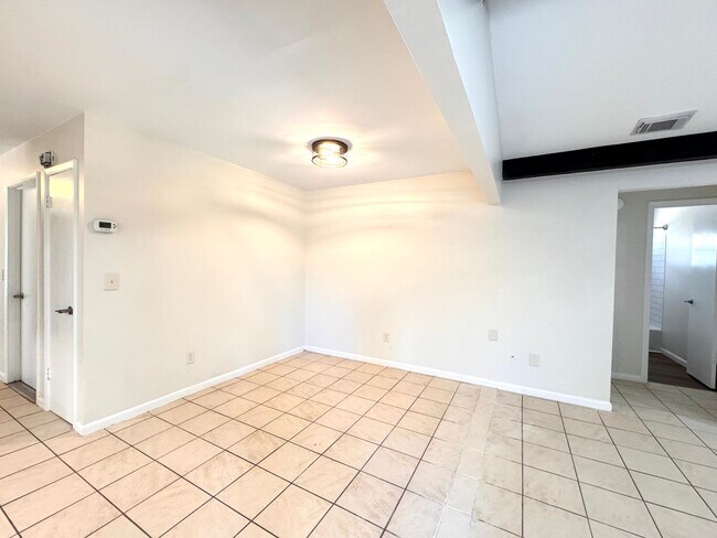 Foto del edificio - 3 Bedroom, 2 Bath Single Family Home in Al...