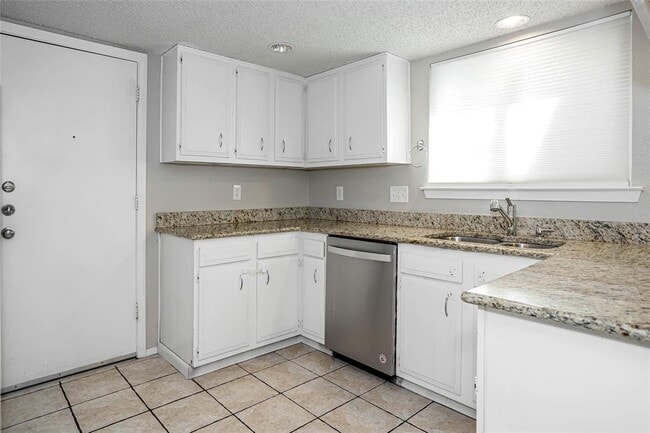 Building Photo - 3611 Gable Dr