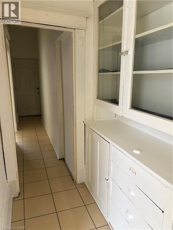 Building Photo - 608 King St E