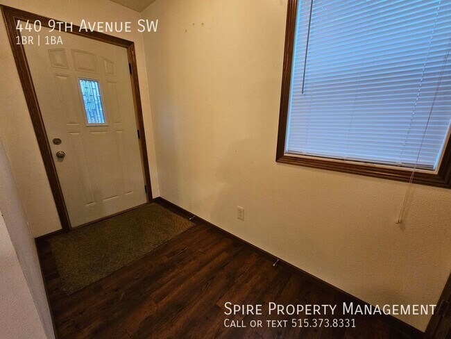 Foto del edificio - SW ne bedroom lower duplex with basement, ...