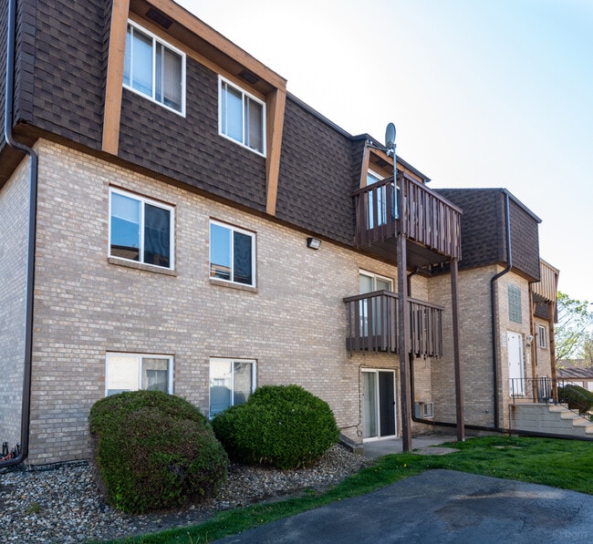 2341 Bicentennial Ave Unit 4, Crest Hill, IL 60403 Condo for Rent in