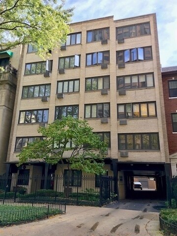 Building Photo - 1419 N State Pkwy