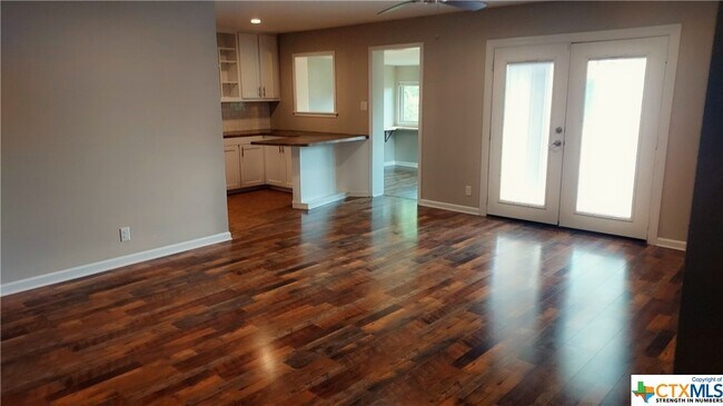 Building Photo - 960 Spring Hill Dr