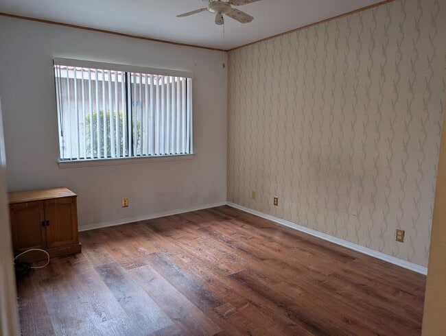 Building Photo - Cute Condo in Silverlakes