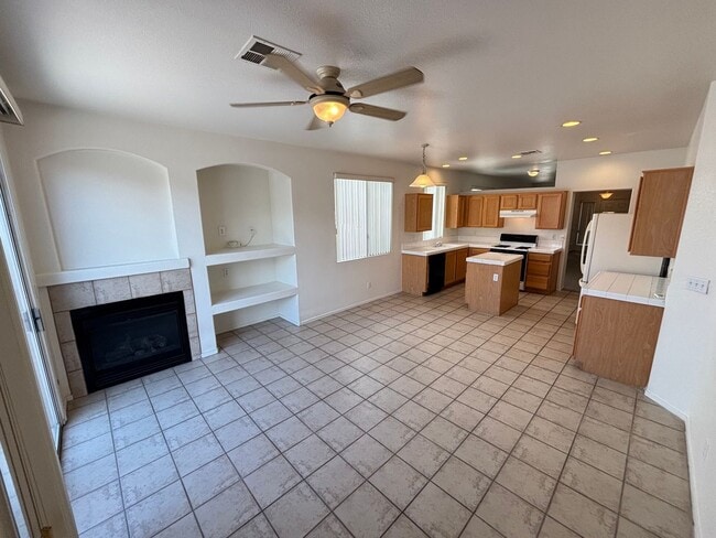 Foto del edificio - Beautiful 3Bed/2Bath Single Story Home loc...