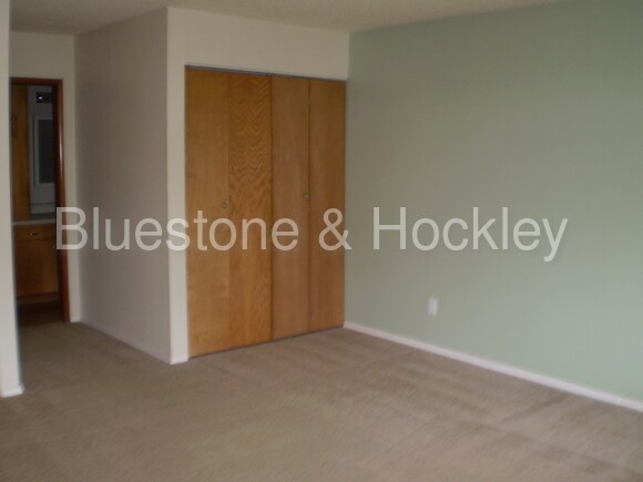 Building Photo - 11850 SE 26th Ave