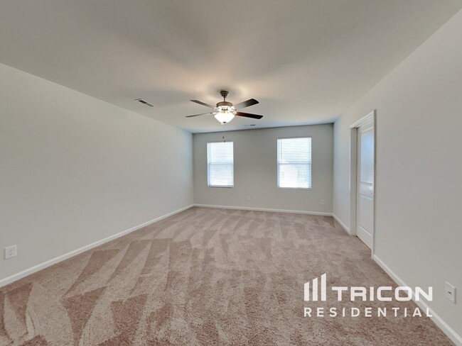 Building Photo - 3733 Streamside Dr