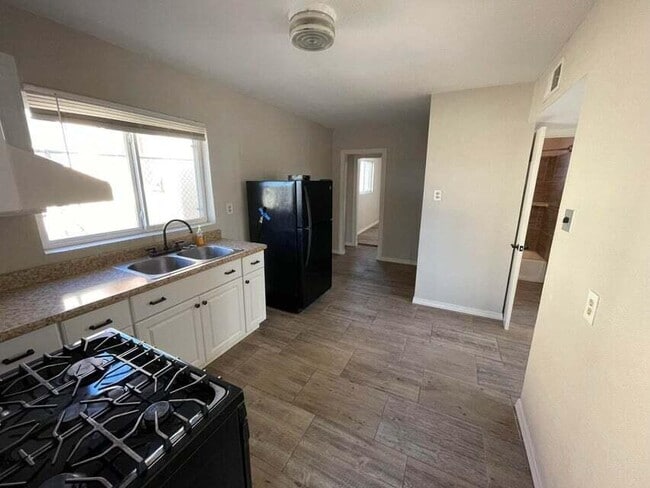 Building Photo - 2413 San Diego Ave