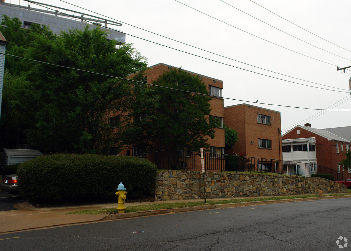 Building Photo - Woodland Apartments