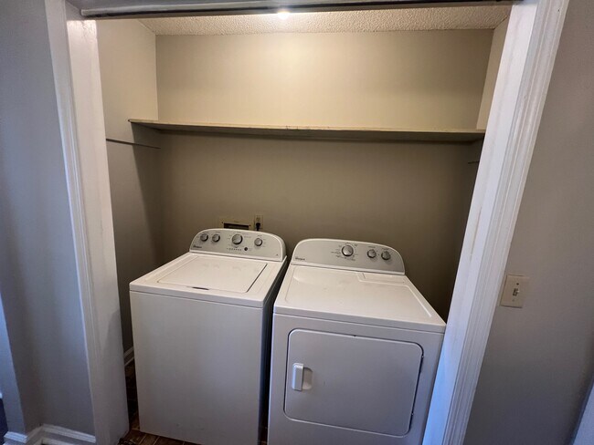 Foto del edificio - 200 Merry Wood Dr