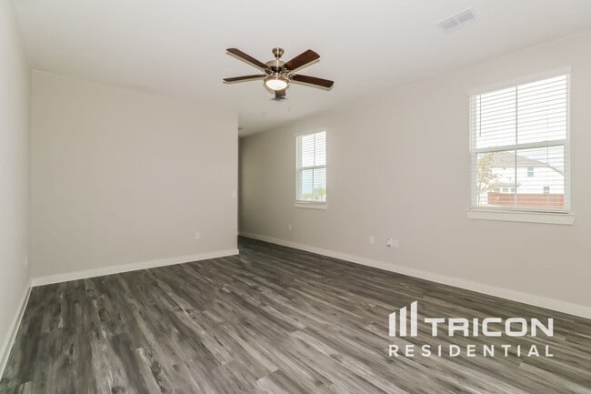 Building Photo - 557 Raglands Rd