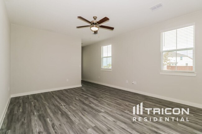 Foto del edificio - 557 Raglands Rd