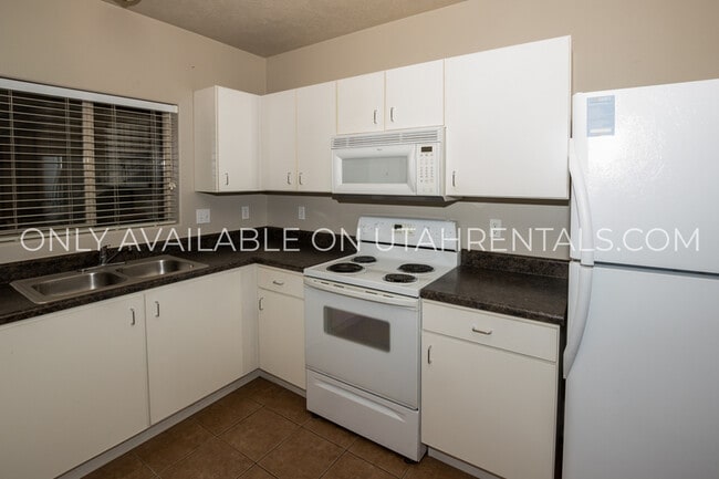 Building Photo - 837 E 620 N St