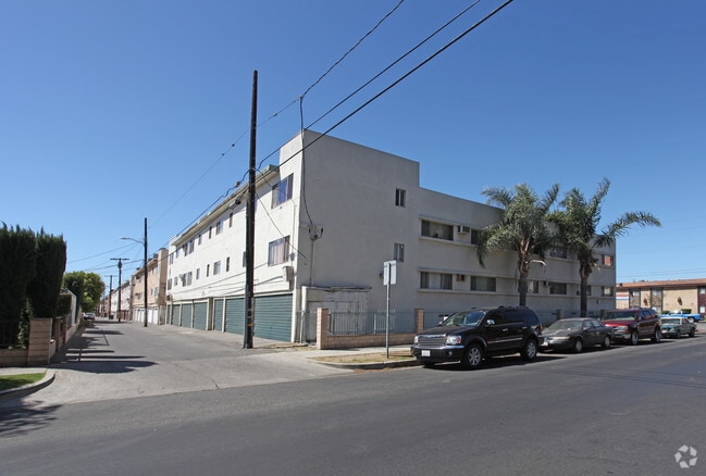 Building Photo - 8930 Van Nuys Blvd