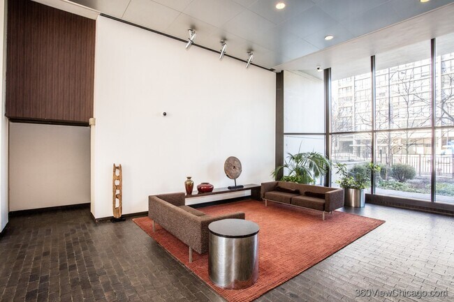 Foto del edificio - 1560 N Sandburg Terrace