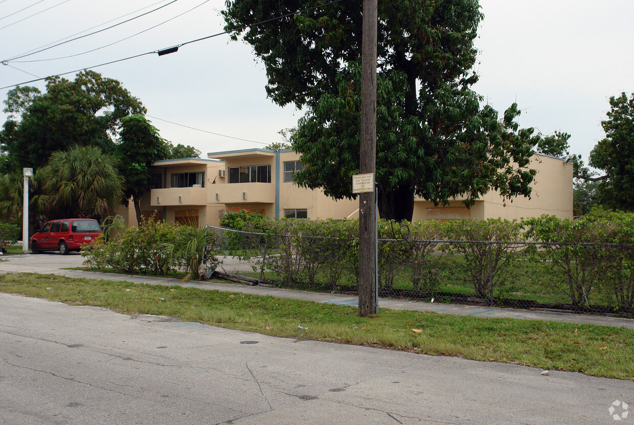 Building Photo - Gwen Cherry 13