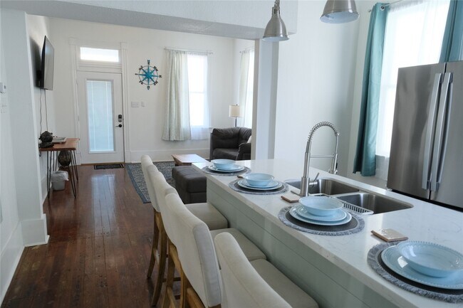 Building Photo - 2310 33rd St