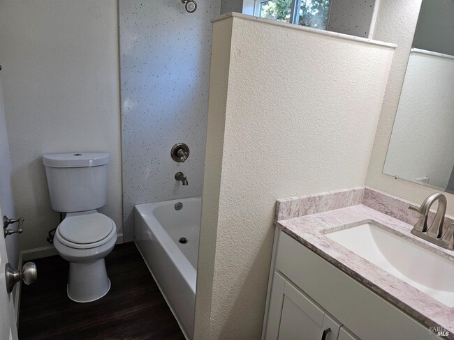 Building Photo - 2060 Wilkins Ave