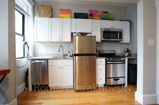 Building Photo - 56 Gardner St