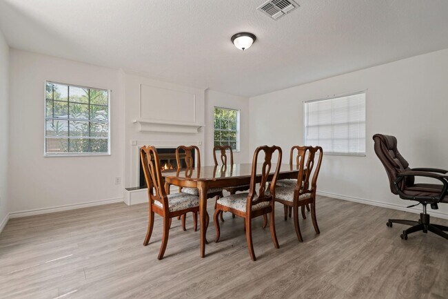 Foto del edificio - 3550 Mirror Ct