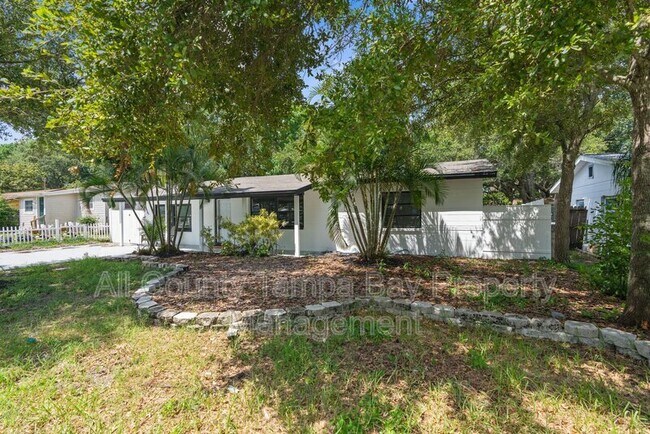Foto del edificio - 5642 55th St N