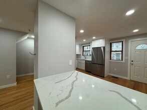 Building Photo - 45 Ashford St