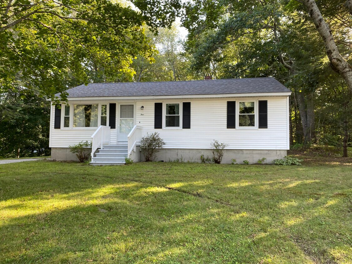 4 Patricia Dr, Topsham, ME 04086 House for Rent in Topsham, ME