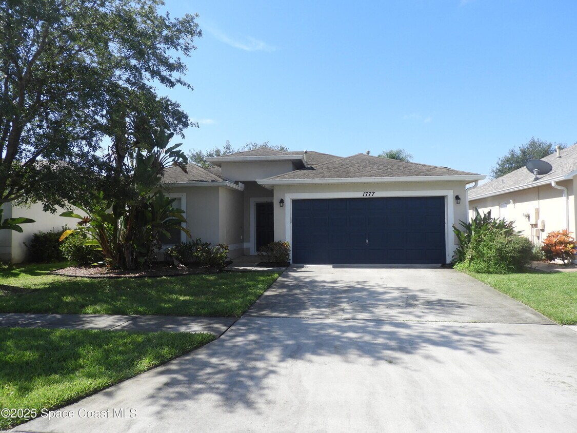 Foto principal - 1777 Sawgrass Dr SW