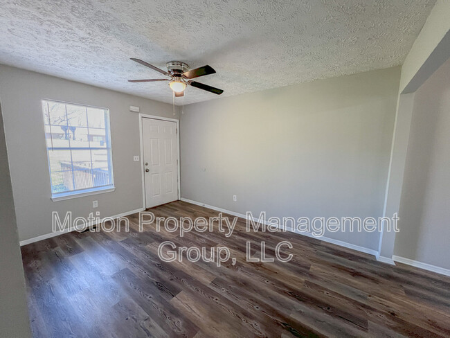 Foto del edificio - 804 Forest Dale Ln