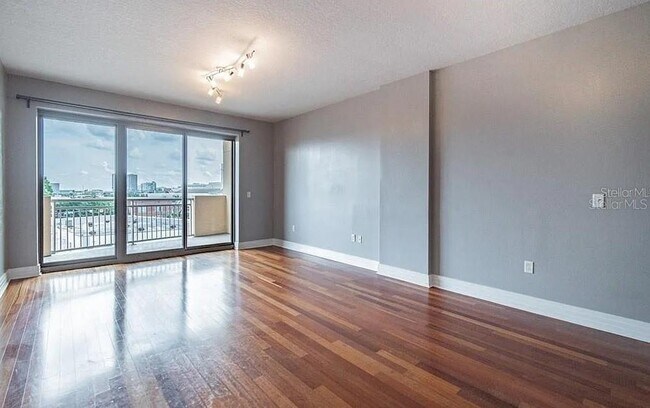 Foto del edificio - 1108 N Franklin St