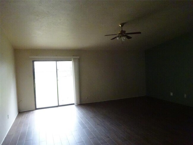 Building Photo - 22735 Millgate Dr